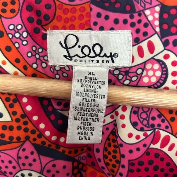 Lilly Pulitzer Reversible Puffer Vest in True Navy/Paisley - Size XL - Picture 4 of 9